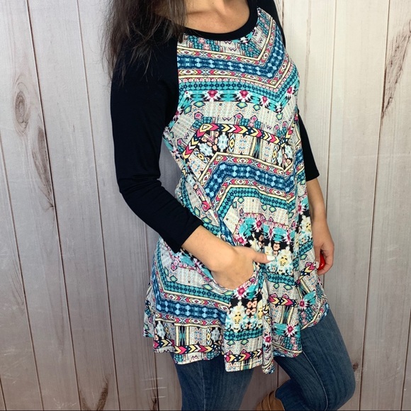 Tribal print raglan top - Picture 2 of 8